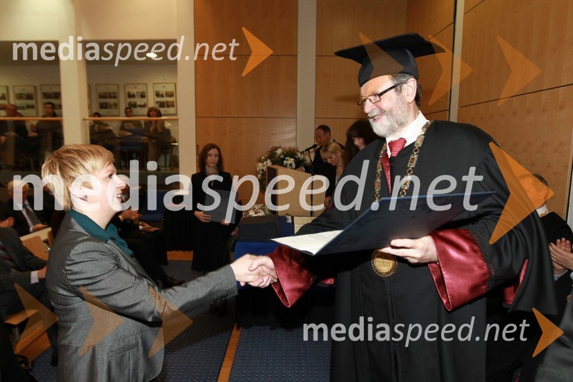 Dr. Suzana Štandeker, Fakulteta za kemijo in kemijsko tehnologijo Univerze v Mariboru in prof. dr. Ivan Rozman, rektor Univerze v MariboruRektorjev dan Univerze v Mariboru 2011, promocija doktorjev znanosti in podelitev nagrad