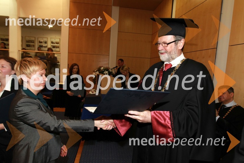 Dr. Suzana Štandeker, Fakulteta za kemijo in kemijsko tehnologijo Univerze v Mariboru in prof. dr. Ivan Rozman, rektor Univerze v MariboruRektorjev dan Univerze v Mariboru 2011, promocija doktorjev znanosti in podelitev nagrad