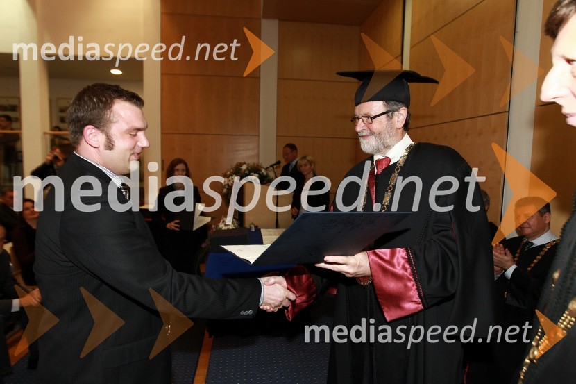 Dr. Christian Reibe, Fakulteta za kemijo in kemijsko tehnologijo Univerze v Mariboru in prof. dr. Ivan Rozman, rektor Univerze v MariboruRektorjev dan Univerze v Mariboru 2011, promocija doktorjev znanosti in podelitev nagrad