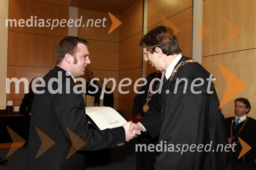 Dr. Christian Reibe, Fakulteta za kemijo in kemijsko tehnologijo Univerze v Mariboru in prof. dr. Željko Knez, dekan Fakultete za kemijo in kemijsko tehnologijo Univerze v MariboruRektorjev dan Univerze v Mariboru 2011, promocija doktorjev znanosti in podelitev nagrad