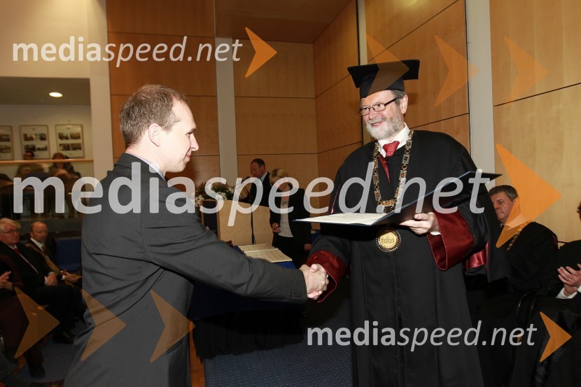 Dr. Bogdan Valentan, Fakulteta za strojništvo Univerze v Mariboru in prof. dr. Ivan Rozman, rektor Univerze v MariboruRektorjev dan Univerze v Mariboru 2011, promocija doktorjev znanosti in podelitev nagrad