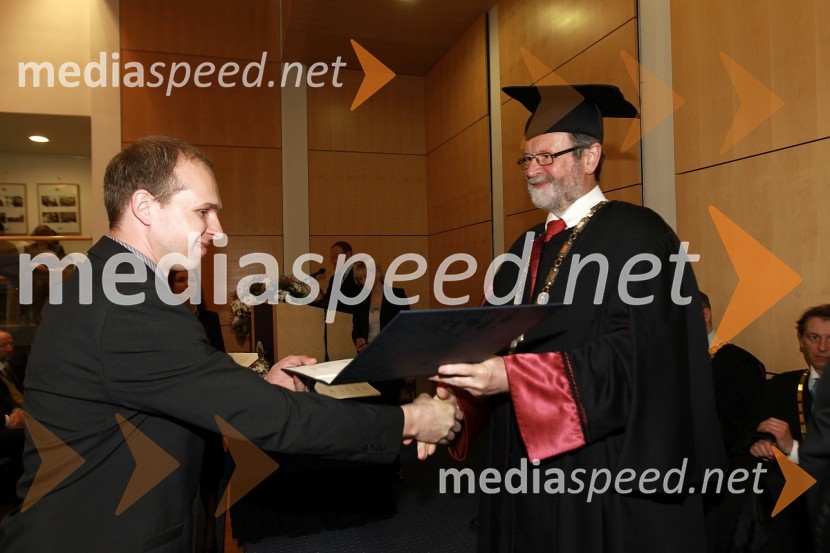 Dr. Bogdan Valentan, Fakulteta za strojništvo Univerze v Mariboru in prof. dr. Ivan Rozman, rektor Univerze v MariboruRektorjev dan Univerze v Mariboru 2011, promocija doktorjev znanosti in podelitev nagrad