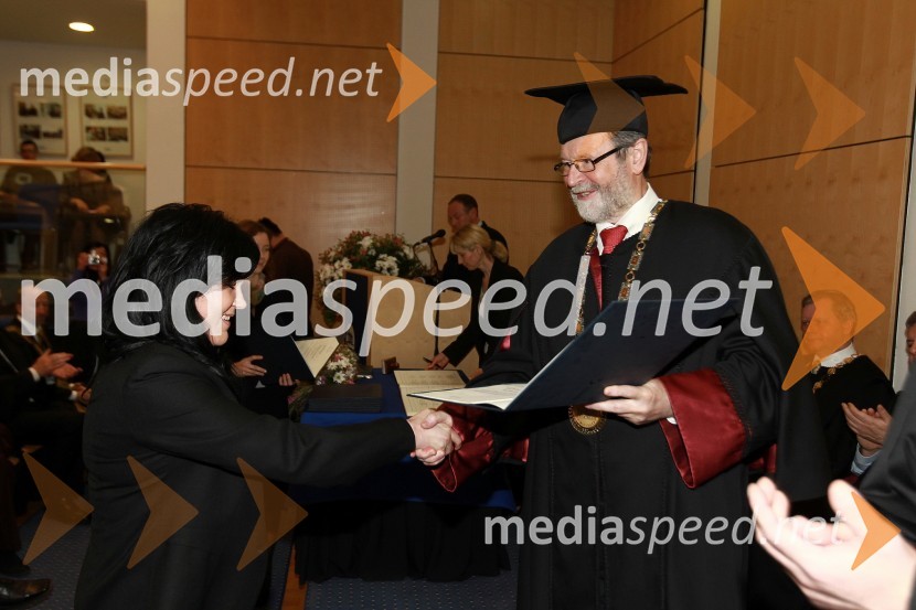 Dr. Maja Bauman, Fakulteta za strojništvo Univerze v Mariboru in prof. dr. Ivan Rozman, rektor Univerze v MariboruRektorjev dan Univerze v Mariboru 2011, promocija doktorjev znanosti in podelitev nagrad