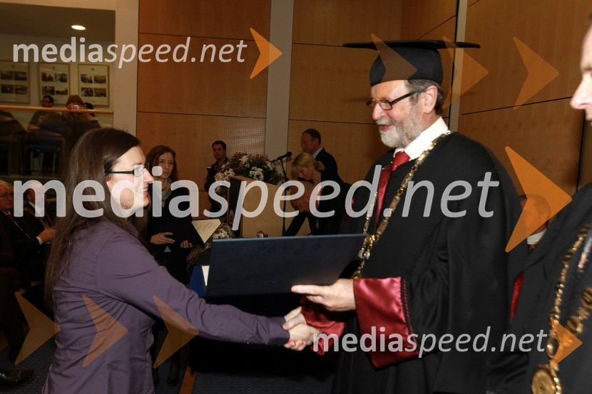 Dr. Mojca Tomišić, Filozofska fakulteta Univerze v Mariboru in prof. dr. Ivan Rozman, rektor Univerze v MariboruRektorjev dan Univerze v Mariboru 2011, promocija doktorjev znanosti in podelitev nagrad