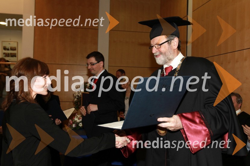 Dr. Mateja Zemljič, Medicinska fakulteta Univerze v Mariboru in prof. dr. Ivan Rozman, rektor Univerze v MariboruRektorjev dan Univerze v Mariboru 2011, promocija doktorjev znanosti in podelitev nagrad