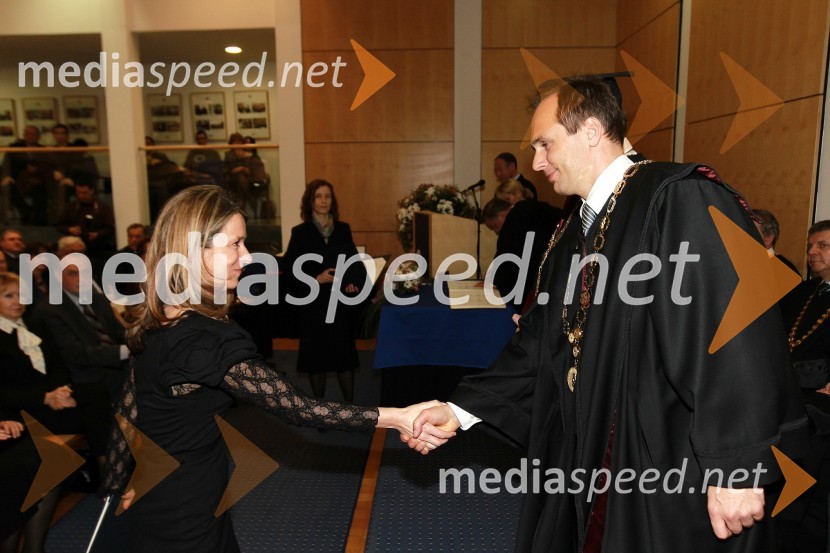 Dr. Tjaša Ivanc, Pravna fakulteta Univerze v Mariboru in prof. dr. Rajko Knez, dekan Pravne fakultete Univerze v MariboruRektorjev dan Univerze v Mariboru 2011, promocija doktorjev znanosti in podelitev nagrad