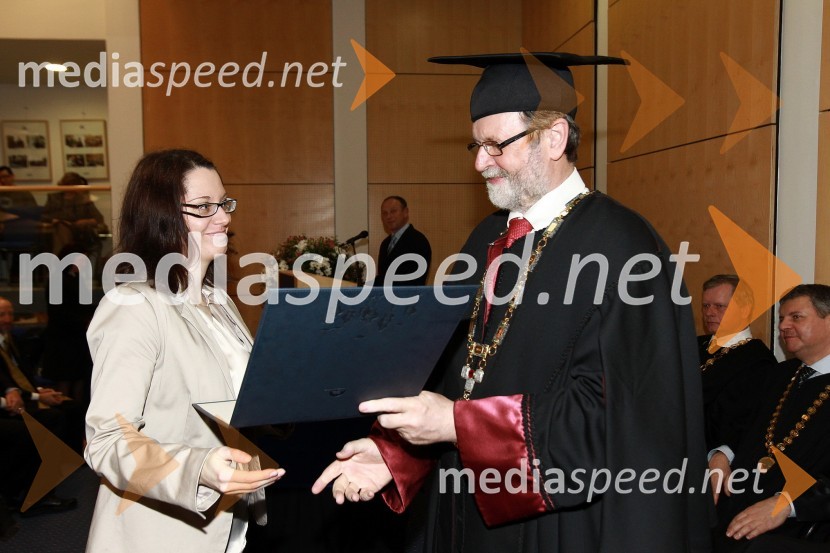 Tanja Gologranc, prejemnica rektorjeve nagrade za leto 2010 in prof. dr. Ivan Rozman, rektor Univerze v MariboruRektorjev dan Univerze v Mariboru 2011, promocija doktorjev znanosti in podelitev nagrad