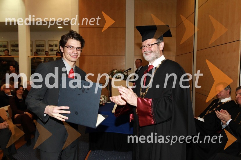 Martin Petrun, prejemnik rektorjeve nagrade za leto 2010 in prof. dr. Ivan Rozman, rektor Univerze v MariboruRektorjev dan Univerze v Mariboru 2011, promocija doktorjev znanosti in podelitev nagrad