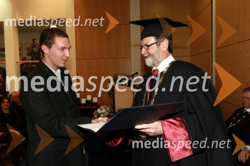 Marko Plateis, prejemnik rektorjeve nagrade za leto 2010 in prof. dr. Ivan Rozman, rektor Univerze v MariboruRektorjev dan Univerze v Mariboru 2011, promocija doktorjev znanosti in podelitev nagrad
