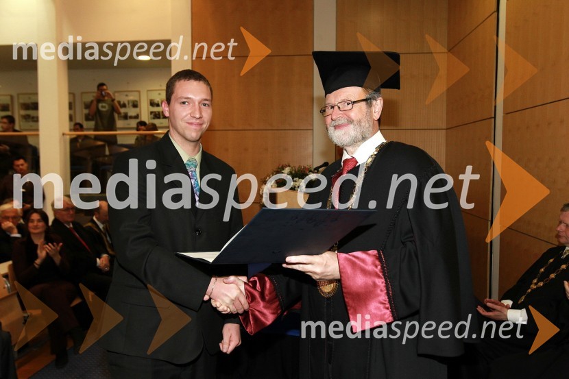 Marko Plateis, prejemnik rektorjeve nagrade za leto 2010 in prof. dr. Ivan Rozman, rektor Univerze v MariboruRektorjev dan Univerze v Mariboru 2011, promocija doktorjev znanosti in podelitev nagrad