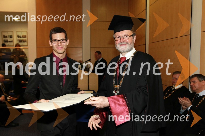 Nejc Iljevec, prejemnik rektorjeve nagrade za leto 2010 in prof. dr. Ivan Rozman, rektor Univerze v MariboruRektorjev dan Univerze v Mariboru 2011, promocija doktorjev znanosti in podelitev nagrad