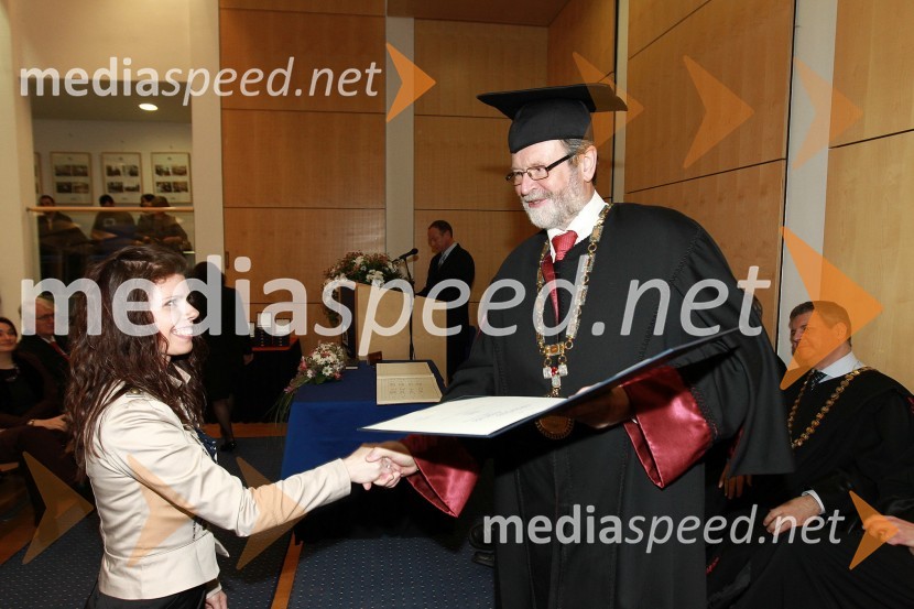 Jana Bolta, prejemnica rektorjeve nagrade za leto 2010 in prof. dr. Ivan Rozman, rektor Univerze v MariboruRektorjev dan Univerze v Mariboru 2011, promocija doktorjev znanosti in podelitev nagrad