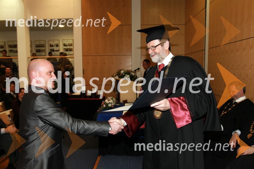 Primož Prevodnik, prejemnik rektorjeve nagrade za leto 2010 in prof. dr. Ivan Rozman, rektor Univerze v MariboruRektorjev dan Univerze v Mariboru 2011, promocija doktorjev znanosti in podelitev nagrad