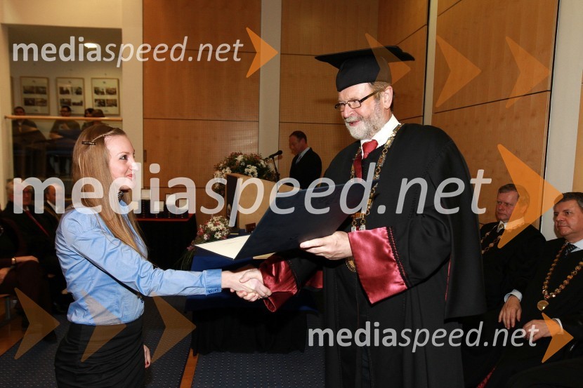 Adina Mlivić, prejemnica rektorjeve nagrade za leto 2010 in prof. dr. Ivan Rozman, rektor Univerze v MariboruRektorjev dan Univerze v Mariboru 2011, promocija doktorjev znanosti in podelitev nagrad