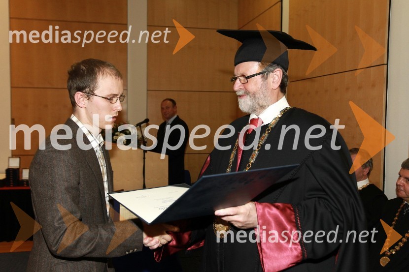 Martin Bele, prejemnik rektorjeve nagrade za leto 2010 in prof. dr. Ivan Rozman, rektor Univerze v MariboruRektorjev dan Univerze v Mariboru 2011, promocija doktorjev znanosti in podelitev nagrad