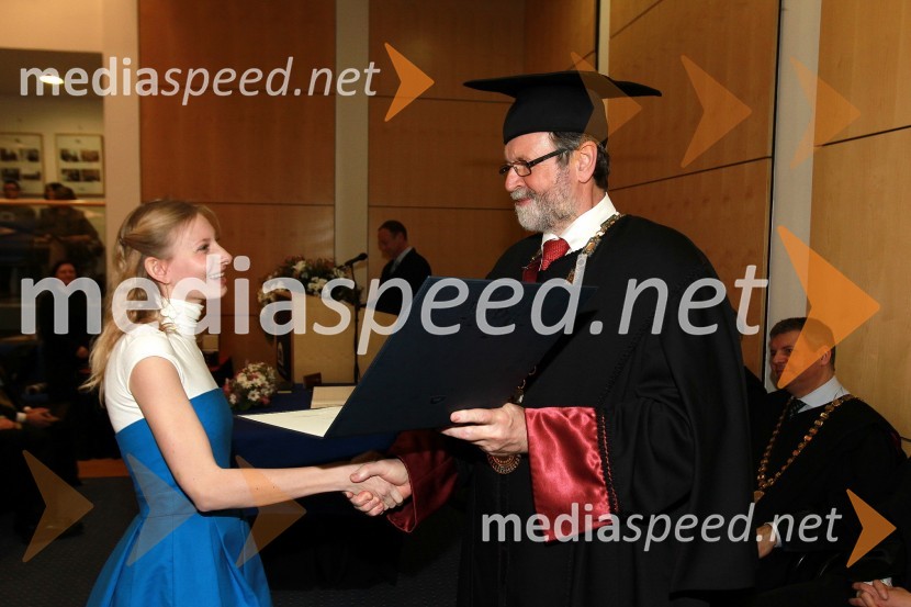 Saša Krajnc, prejemnica nagrade Andreja Perlacha za leto 2010 in prof. dr. Ivan Rozman, rektor Univerze v MariboruRektorjev dan Univerze v Mariboru 2011, promocija doktorjev znanosti in podelitev nagrad