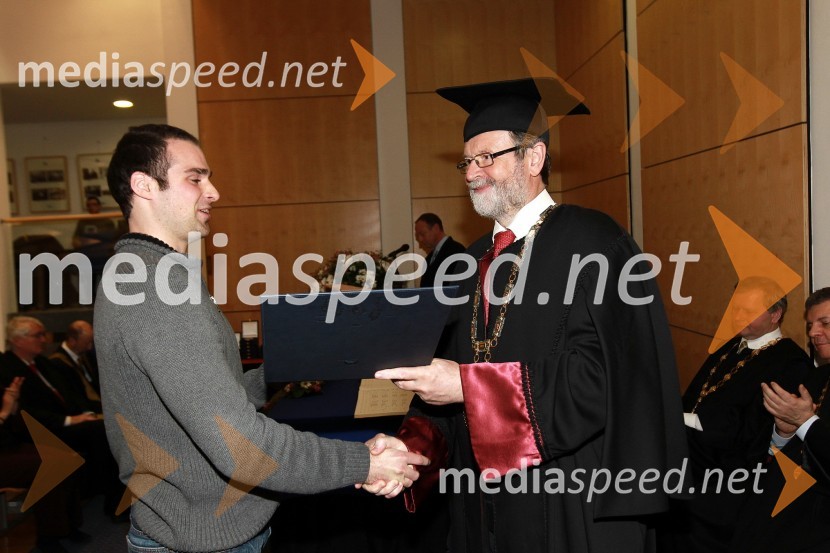 Matej Merhar, prejemnik nagrade Andreja Perlacha za leto 2010 in prof. dr. Ivan Rozman, rektor Univerze v MariboruRektorjev dan Univerze v Mariboru 2011, promocija doktorjev znanosti in podelitev nagrad