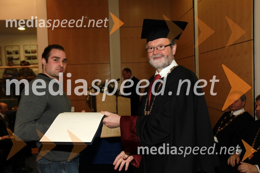 Matej Merhar, prejemnik nagrade Andreja Perlacha za leto 2010 in prof. dr. Ivan Rozman, rektor Univerze v MariboruRektorjev dan Univerze v Mariboru 2011, promocija doktorjev znanosti in podelitev nagrad