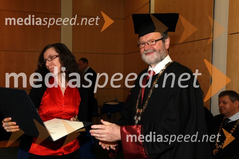 Jasna Ledinek, prejemnica nagrade Andreja Perlacha za leto 2010 in prof. dr. Ivan Rozman, rektor Univerze v MariboruRektorjev dan Univerze v Mariboru 2011, promocija doktorjev znanosti in podelitev nagrad