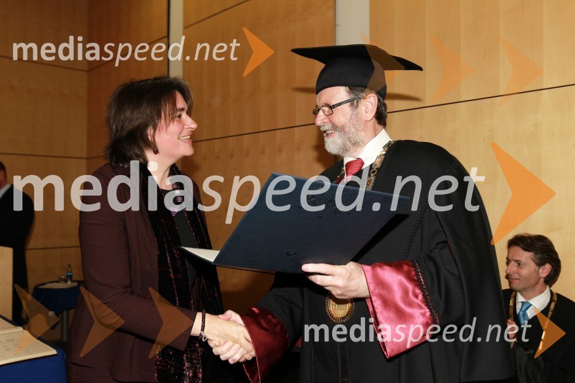 Mag. Charlotte Strümpel, vodja evropskih projektov pri avstrijskem Rdečem križu Österreichisches Rotes Kreuz iz Avstrije, prejemnica svečane listine Univerze v Mariboru za leto 2010 in prof. dr. Ivan Rozman, rektor Univerze v MariboruRektorjev dan Univerze v Mariboru 2011, promocija doktorjev znanosti in podelitev nagrad