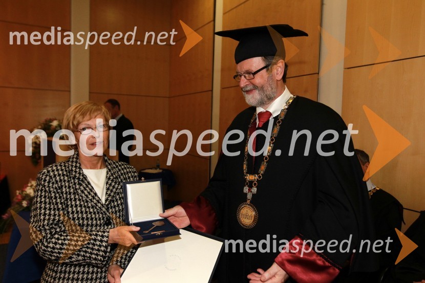 Jožica Škraban, prejemnica Bronastega ključa Univerze v Mariboru za leto 2010 in prof. dr. Ivan Rozman, rektor Univerze v MariboruRektorjev dan Univerze v Mariboru 2011, promocija doktorjev znanosti in podelitev nagrad