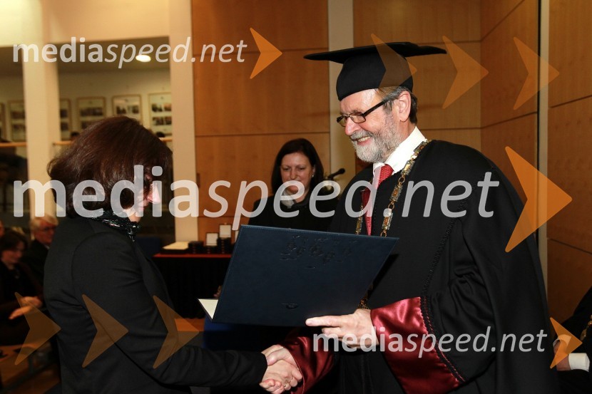 Tatjana Kac, prejemnica Bronastega ključa Univerze v Mariboru za leto 2010 in prof. dr. Ivan Rozman, rektor Univerze v MariboruRektorjev dan Univerze v Mariboru 2011, promocija doktorjev znanosti in podelitev nagrad