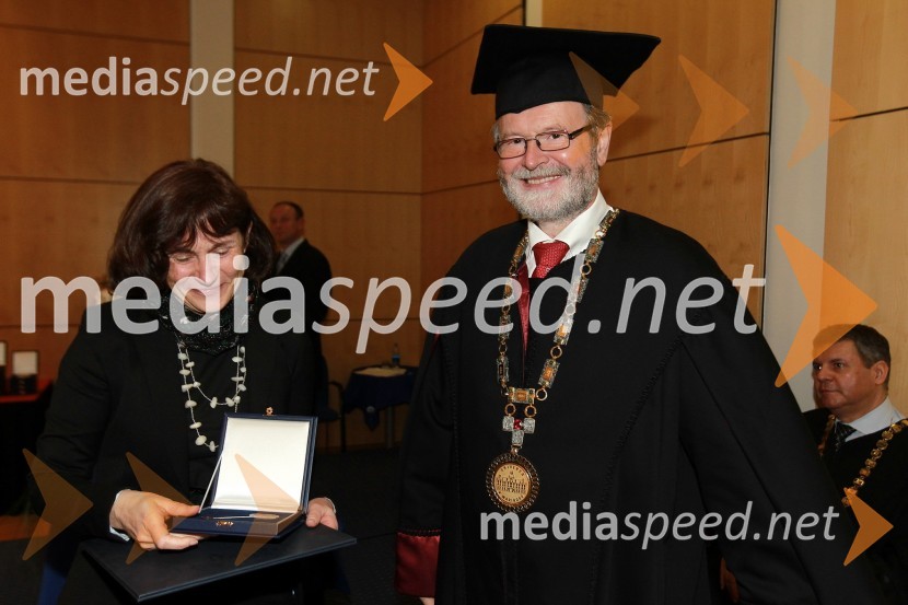Tatjana Kac, prejemnica Bronastega ključa Univerze v Mariboru za leto 2010 in prof. dr. Ivan Rozman, rektor Univerze v MariboruRektorjev dan Univerze v Mariboru 2011, promocija doktorjev znanosti in podelitev nagrad