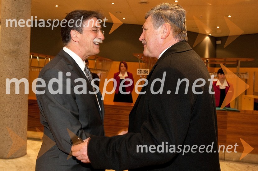 Jožko Čuk, direktor SNG Nova Gorica in Dušan Črnigoj, generalni direktor podjetja Primorje d.d.Odprtje novega malega odra v SNG Nova Gorica in predstava Grenki sadeži pravice