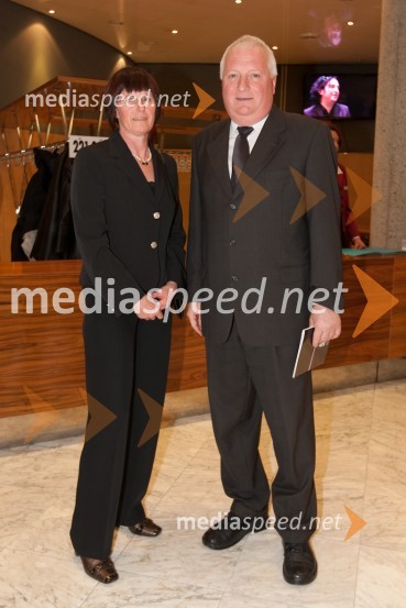 Matjaž Kulot s soprogoOdprtje novega malega odra v SNG Nova Gorica in predstava Grenki sadeži pravice