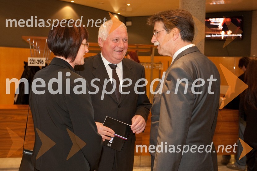 Matjaž Kulot s soprogo in in Jožko Čuk, direktor SNG Nova GoricaOdprtje novega malega odra v SNG Nova Gorica in predstava Grenki sadeži pravice