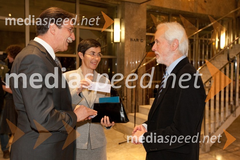 Jožko Čuk, direktor SNG Nova Gorica in soproga Jasna Čuk ter Janez Povše, režiserOdprtje novega malega odra v SNG Nova Gorica in predstava Grenki sadeži pravice