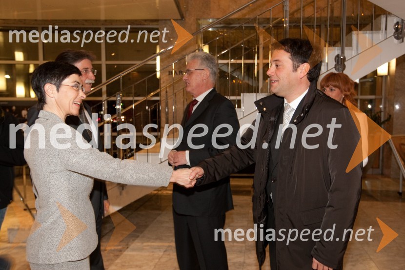 Jasna Čuk in 	Matej Arčon, župan Nove GoriceOdprtje novega malega odra v SNG Nova Gorica in predstava Grenki sadeži pravice