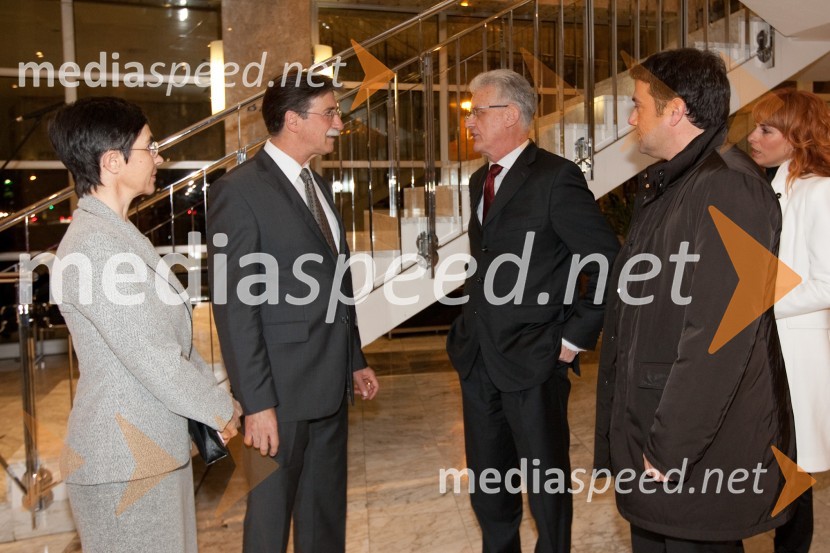 Jasna Čuk, Jožko Čuk, direktor SNG Nova Gorica, Pavel Gantar, predsednik DZ RS in Matej Arčon, župan Nove GoriceOdprtje novega malega odra v SNG Nova Gorica in predstava Grenki sadeži pravice