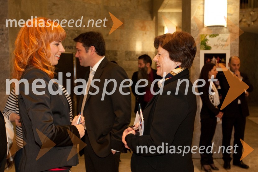 	Martina Kodelja, urednica radia Robin in Zdenka Simčič, urad predsednika DZ RS
Odprtje novega malega odra v SNG Nova Gorica in predstava Grenki sadeži pravice