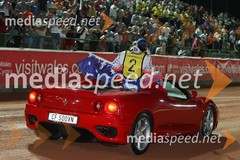 Jason Crump (Avstralija) v FerrarijuSPEEDWAY GRAND PRIX, VN Italije 2006, dirka