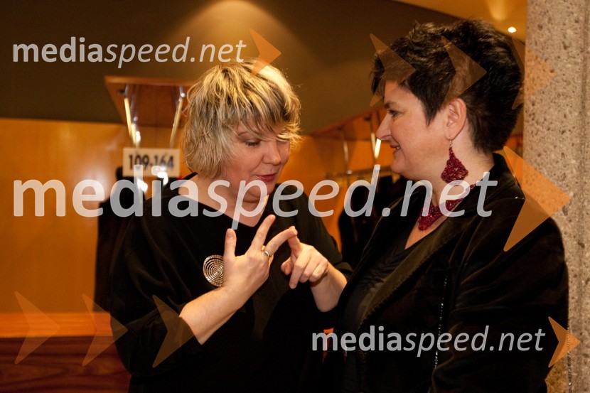 Ira Ratej, umetniški vodja SNG NG in Mojca Jan Zoran, predsednica sveta SNG Nova GoricaOdprtje novega malega odra v SNG Nova Gorica in predstava Grenki sadeži pravice