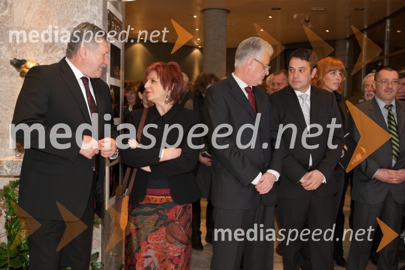 Dušan Črnigoj, generalni direktor podjetja Primorje d.d., Majda Širca, ministrica za kulturo, Pavel Gantar, predsednik DZ RS in Matej Arčon, župan Nove GoriceOdprtje novega malega odra v SNG Nova Gorica in predstava Grenki sadeži pravice