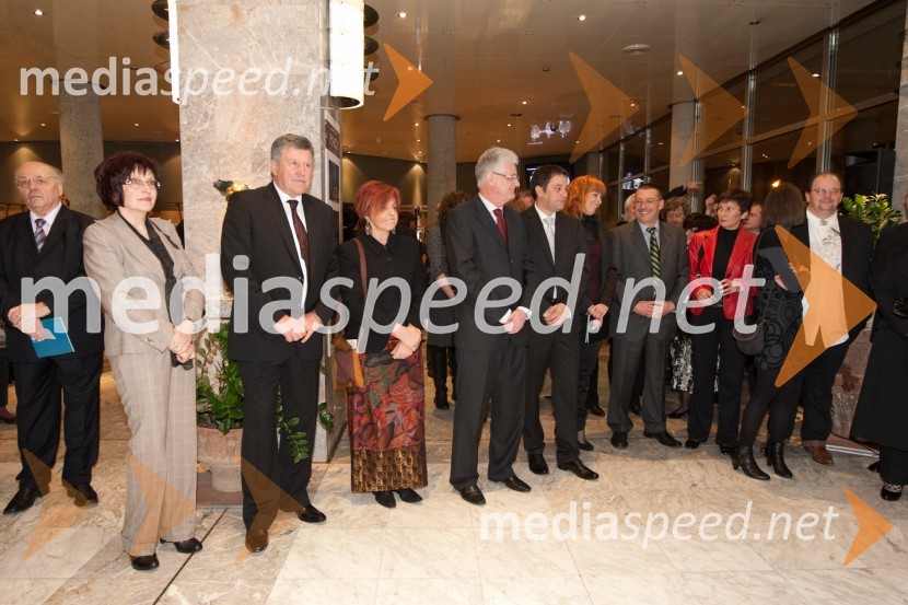 ..., Dušan Črnigoj, generalni direktor podjetja Primorje d.d., Majda Širca, ministrica za kulturo, Pavel Gantar, predsednik DZ RS in ...Odprtje novega malega odra v SNG Nova Gorica in predstava Grenki sadeži pravice