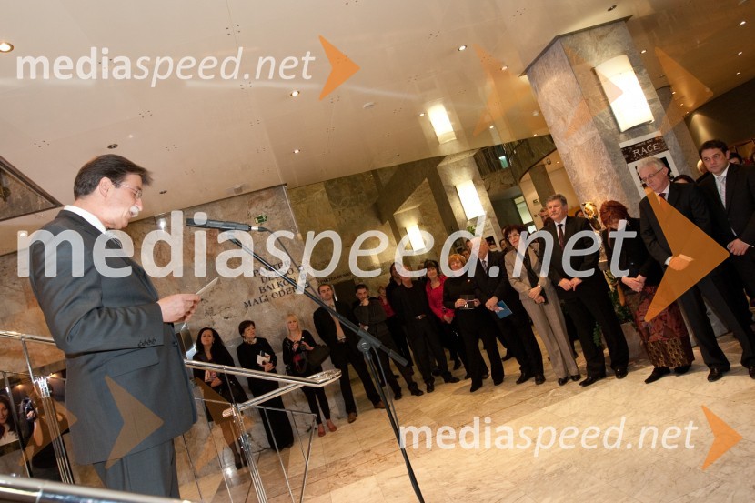 Odprtje novega malega odra v SNG Nova Gorica in predstava Grenki sadeži pravice