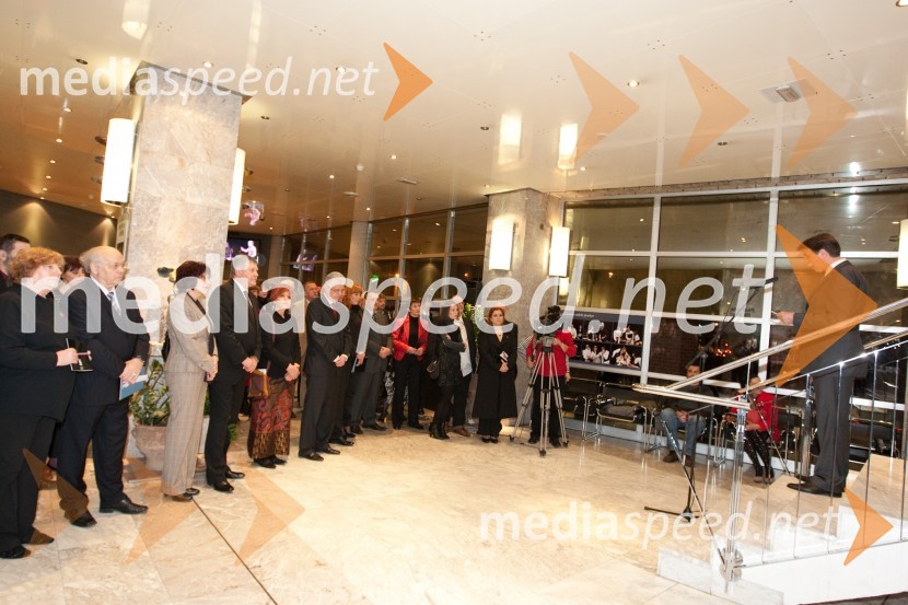 Odprtje novega malega odra v SNG Nova Gorica in predstava Grenki sadeži pravice