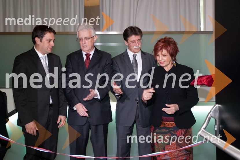 Matej Arčon, župan Nove Gorice, Pavel Gantar, predsednik DZ RS, Jožko Čuk, direktor SNG Nova Gorica in Majda Širca, ministrica za kulturoOdprtje novega malega odra v SNG Nova Gorica in predstava Grenki sadeži pravice