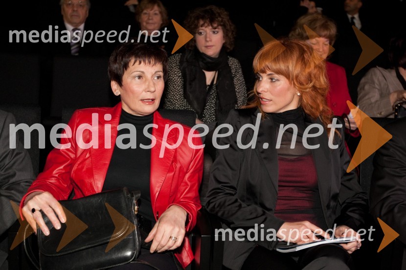 	Ingrid Kašca Bucik, novinarka  in Martina Kodelja, urednica radia RobinOdprtje novega malega odra v SNG Nova Gorica in predstava Grenki sadeži pravice