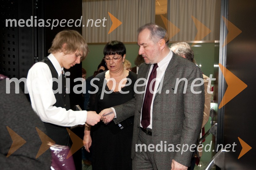 Maja Jerman Bratec, JSKD Nova Gorica in soprog Bojanom Bratec
Odprtje novega malega odra v SNG Nova Gorica in predstava Grenki sadeži pravice