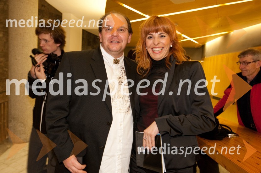 Primož Troha, novinar TV Primorka, in Martina Kodelja, urednica Radia RobinOdprtje novega malega odra v SNG Nova Gorica in predstava Grenki sadeži pravice