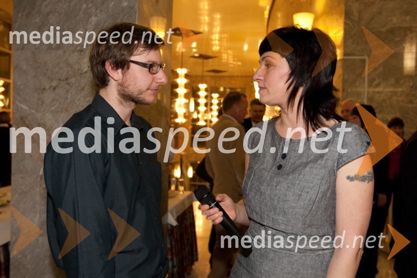 Andrej Jus, režiser in Barbara Šinigoj, novinarka TV Vitel
 
Odprtje novega malega odra v SNG Nova Gorica in predstava Grenki sadeži pravice