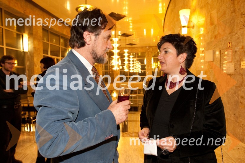 Primož Bebler, SSG Trst, in Mojca Jan Zoran, predsednica sveta SNG Nova GoricaOdprtje novega malega odra v SNG Nova Gorica in predstava Grenki sadeži pravice