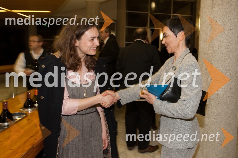 Arna Hadžialjević, igralka in Jasna ČukOdprtje novega malega odra v SNG Nova Gorica in predstava Grenki sadeži pravice