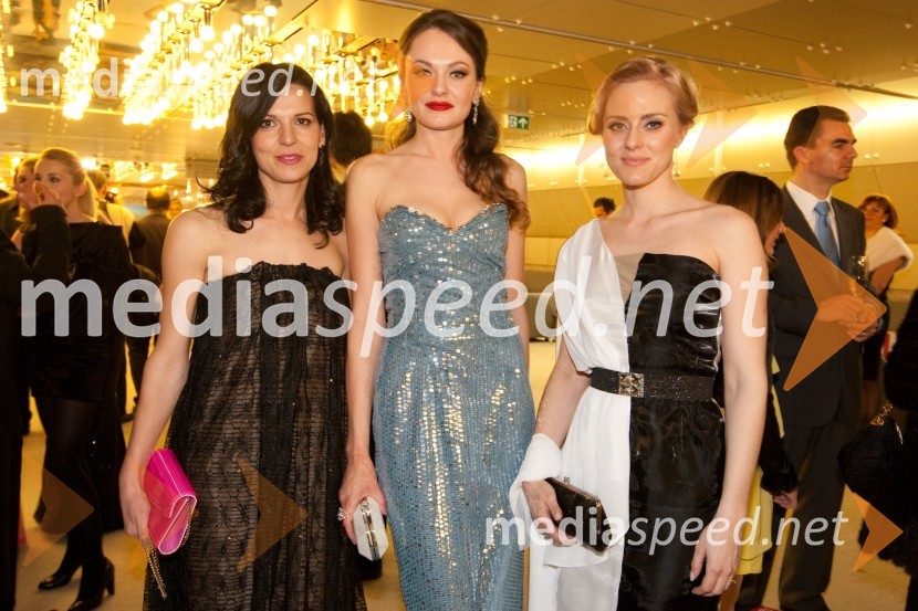 Simona Lampe, modna oblikovalka, Iryna Osypenko, manekenka in Živa Vadnov, miss Slovenije 2004Viktorji 2010, zaključna zabava