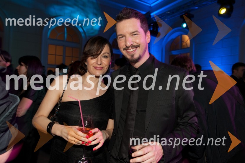 Žiga Cerar, violinist in njegova puncaViktorji 2010, zaključna zabava