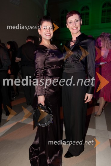 Ana Marija Mitić, stand up komičarka in Lucija Ćirović, voditeljicaViktorji 2010, zaključna zabava